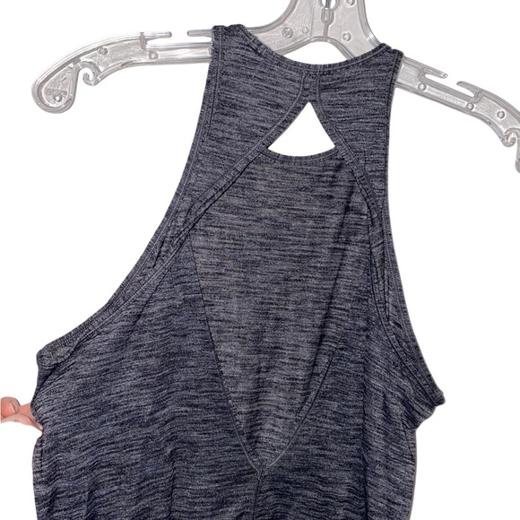 Lululemon 6/8 Heathered Black Grey Tank Top With Open Back Design - Picture 3 of 3